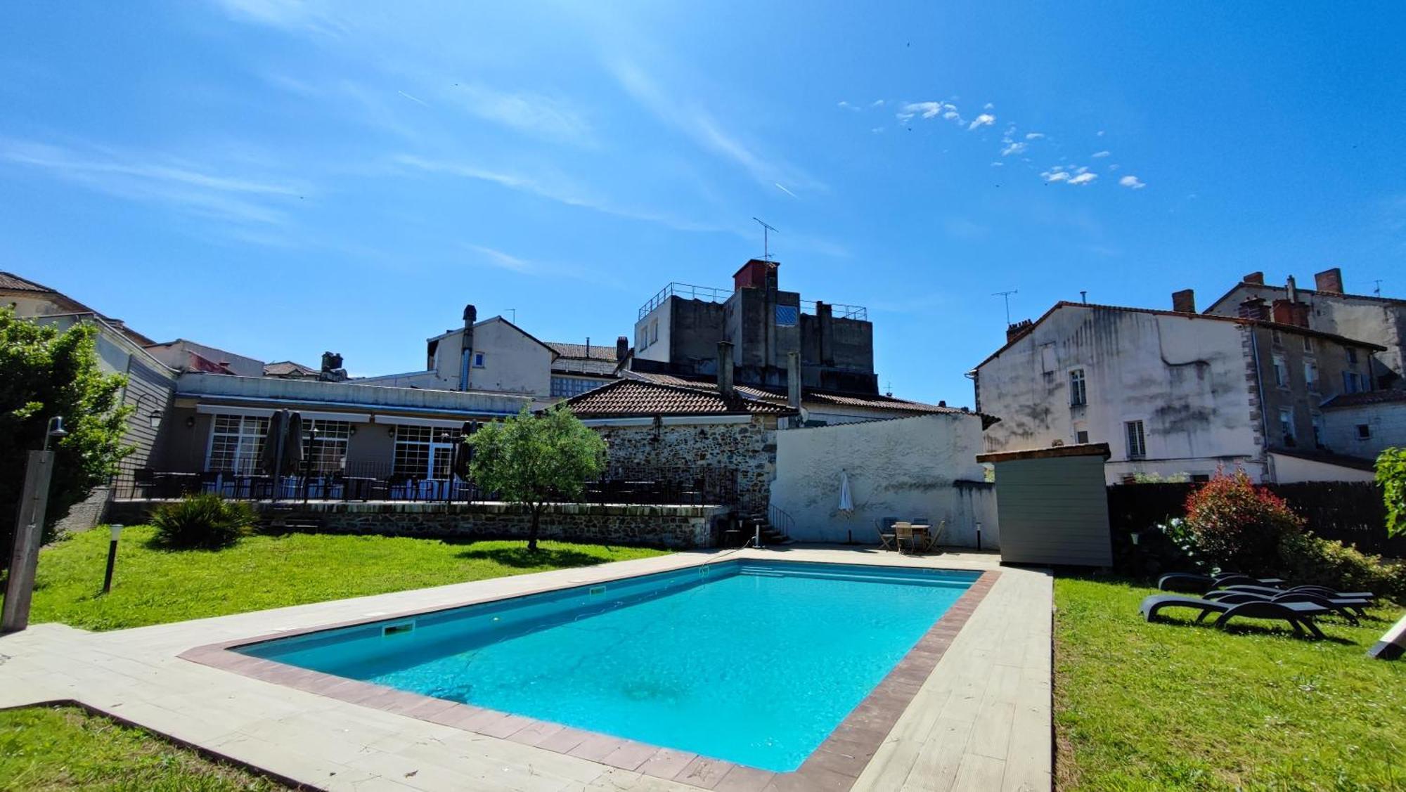 Logis Grand Hotel Pelisson Nontron Exteriör bild