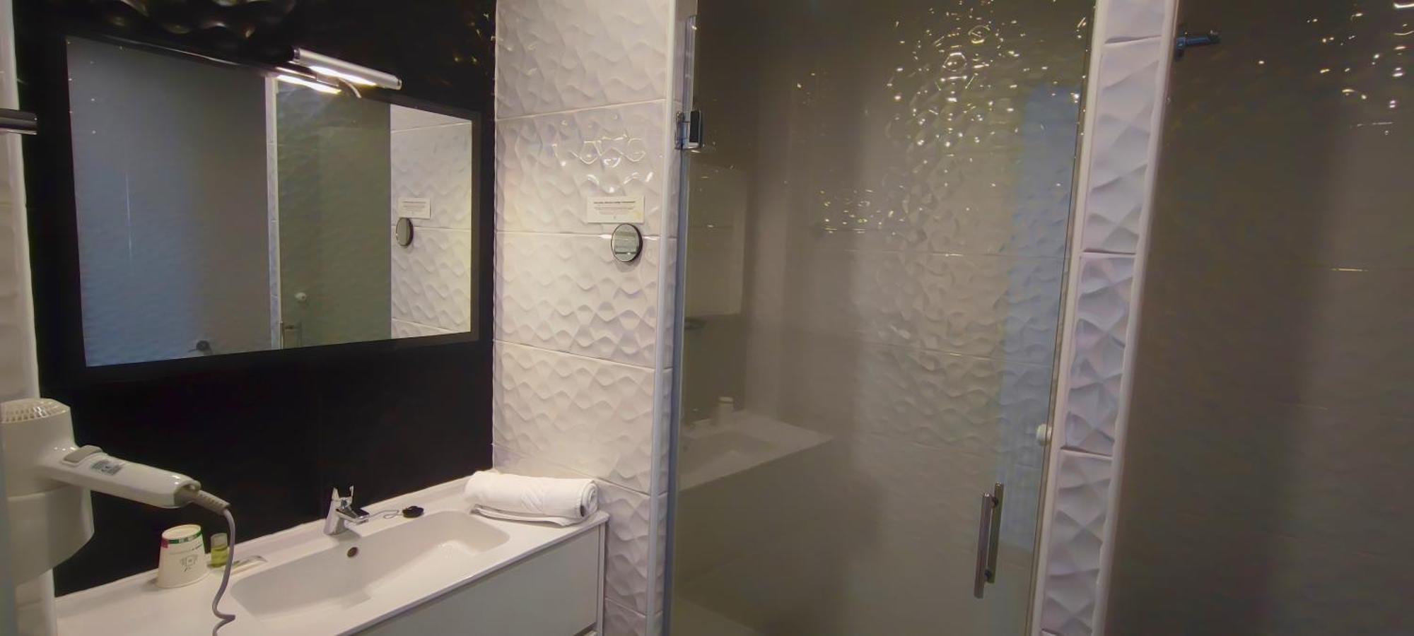 Logis Grand Hotel Pelisson Nontron Exteriör bild