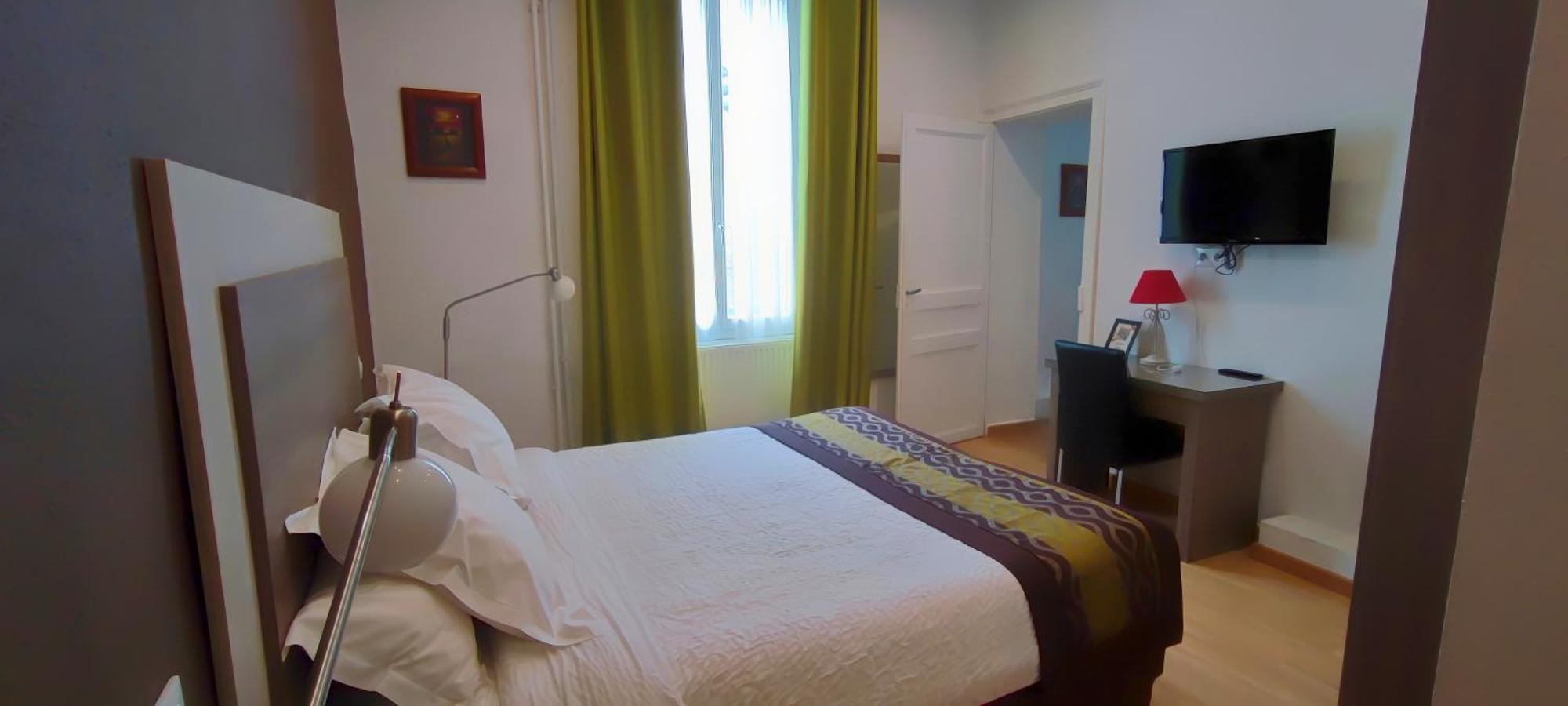 Logis Grand Hotel Pelisson Nontron Exteriör bild