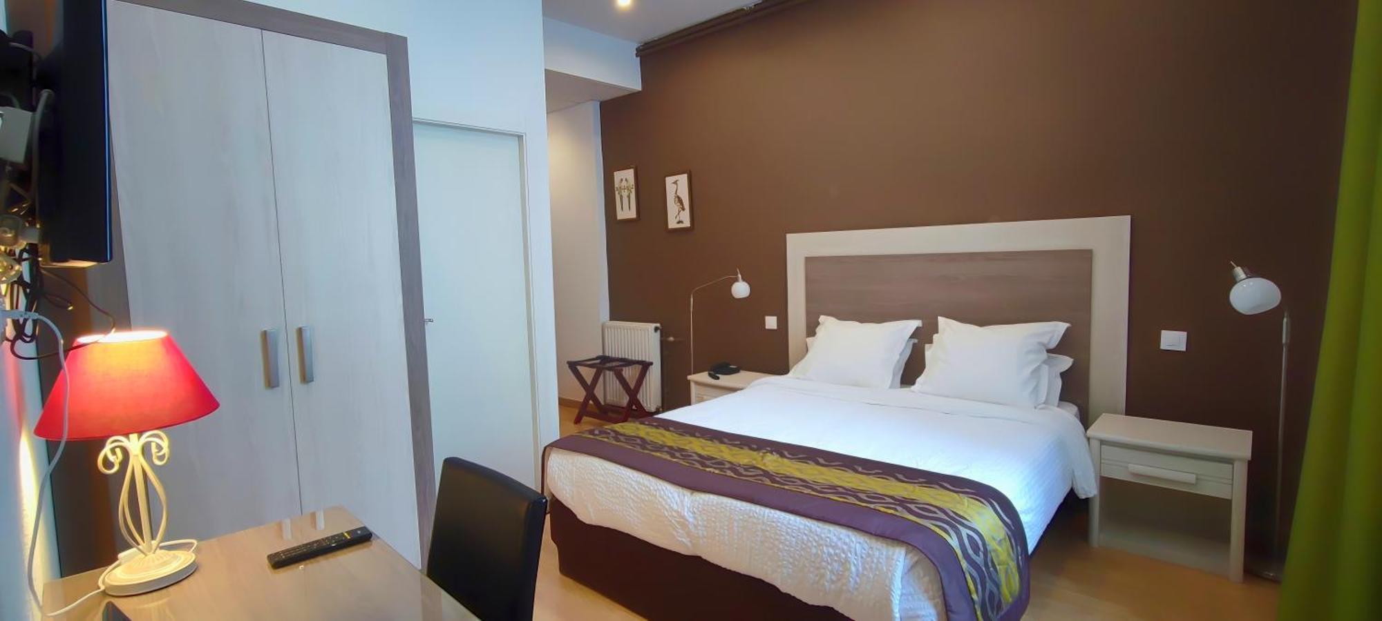 Logis Grand Hotel Pelisson Nontron Exteriör bild