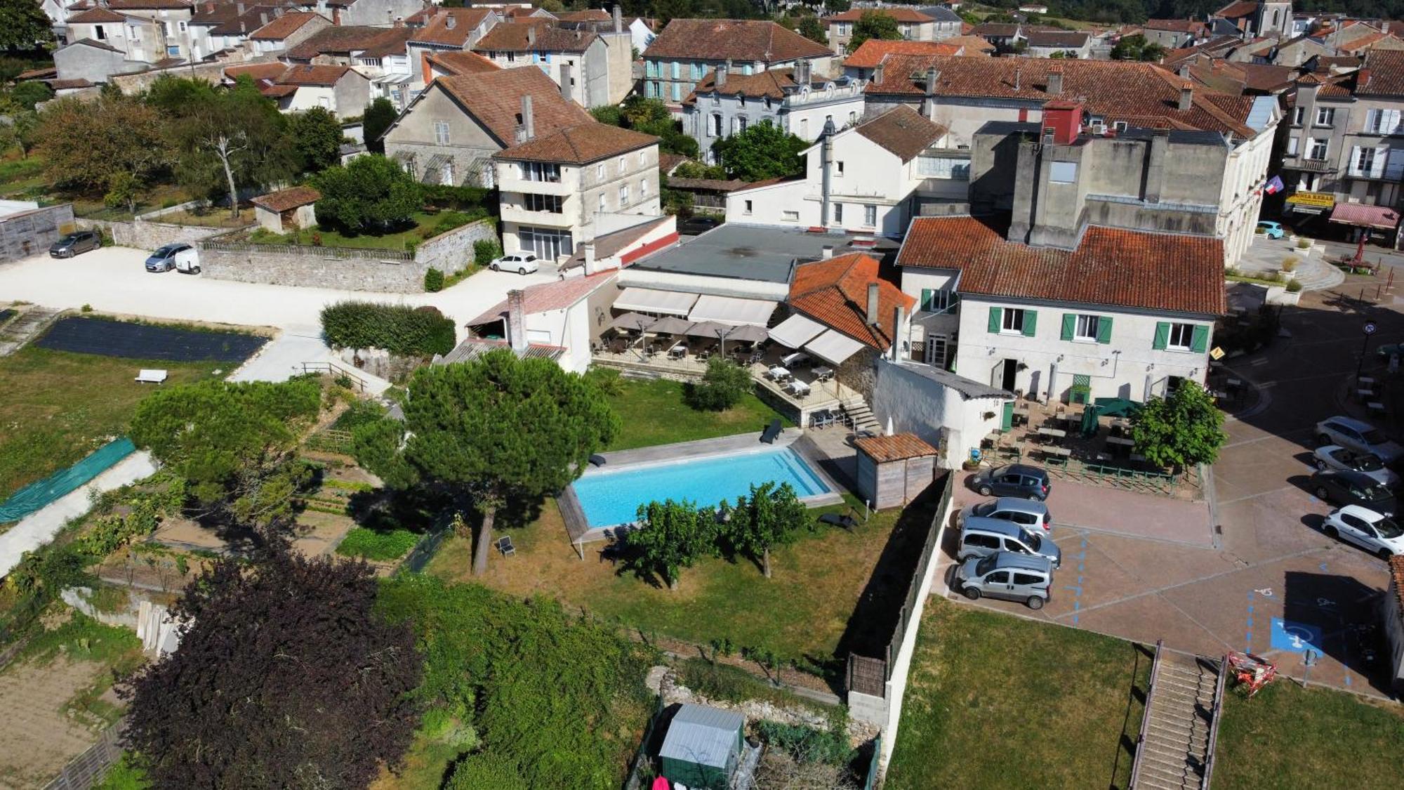 Logis Grand Hotel Pelisson Nontron Exteriör bild
