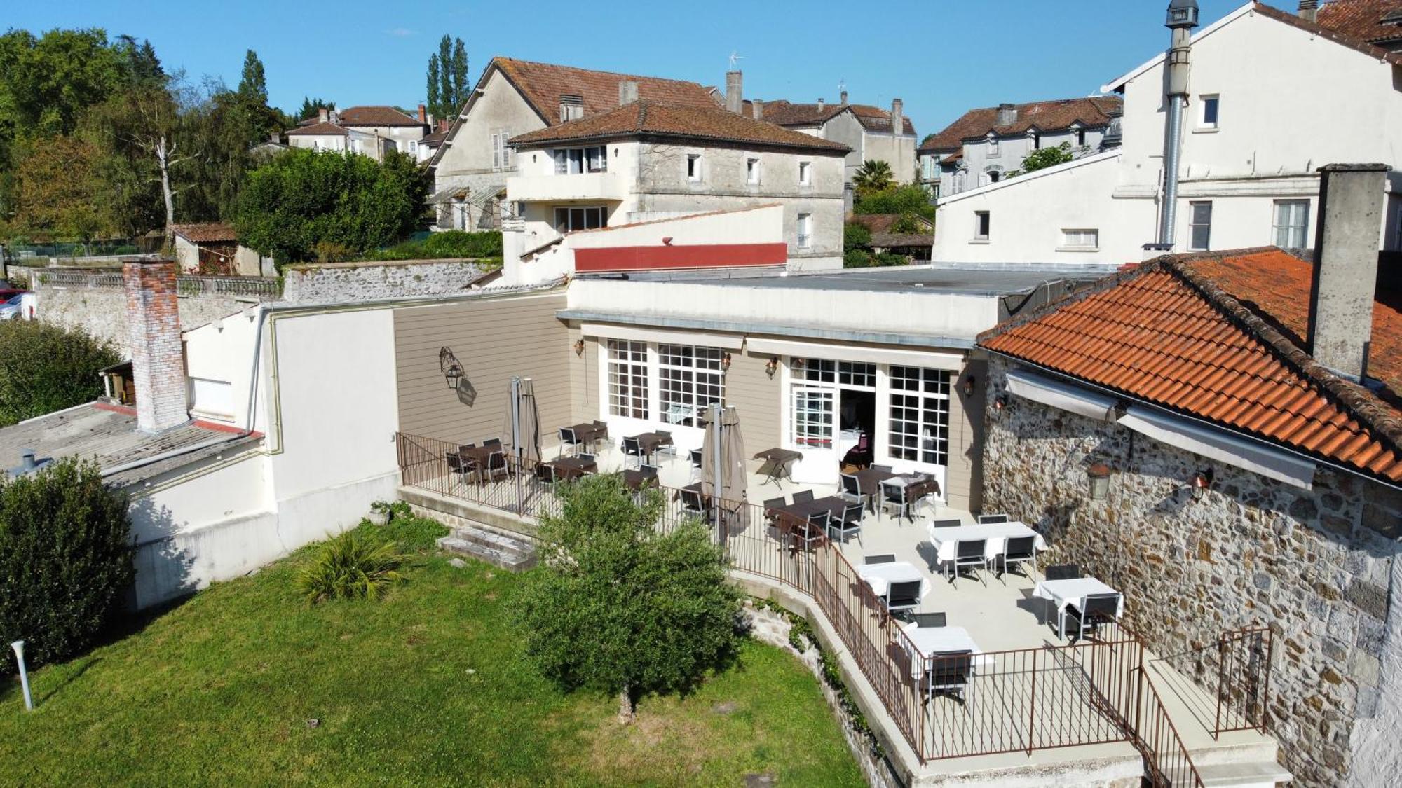Logis Grand Hotel Pelisson Nontron Exteriör bild