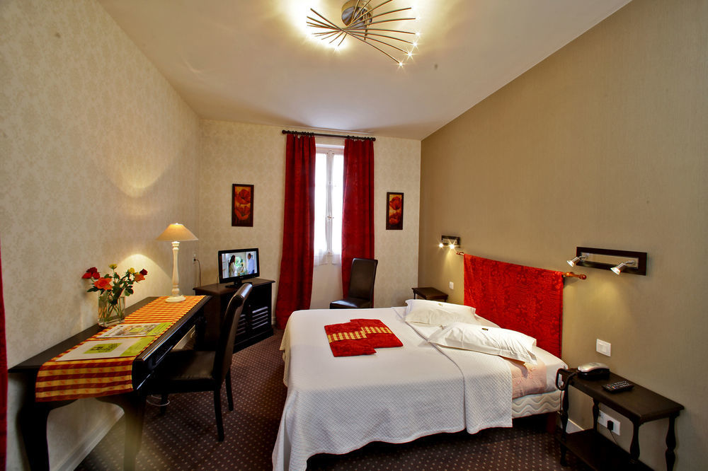 Logis Grand Hotel Pelisson Nontron Exteriör bild