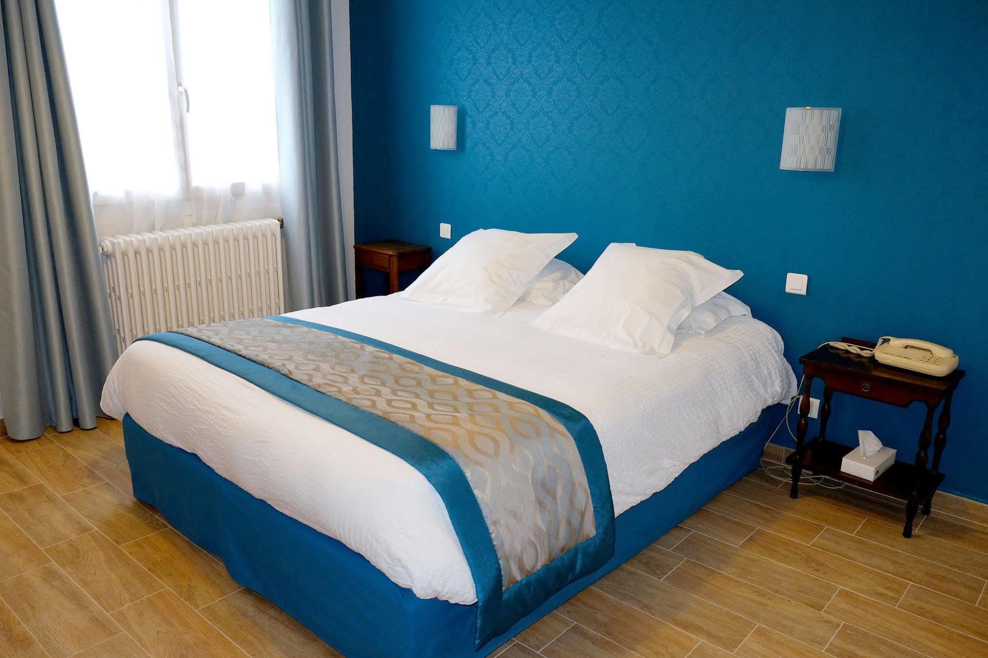 Logis Grand Hotel Pelisson Nontron Exteriör bild